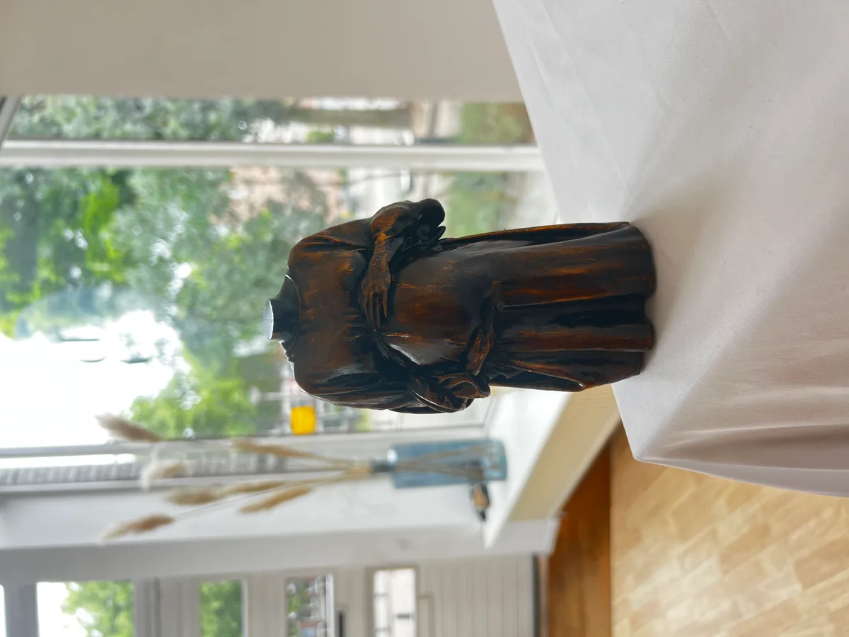 Arte-Lumina zwangerschapsbeeldje met kimono, elegante pose in wax afwerking